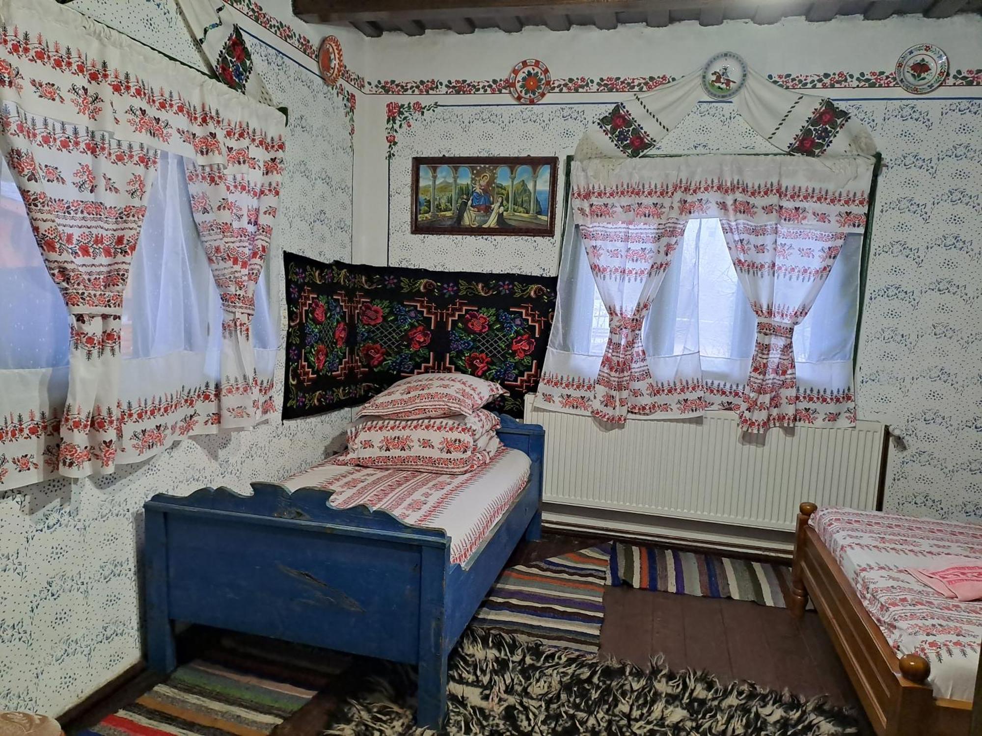 Complex Traditional Casuta Bunicilor-Breb Apartment Room photo